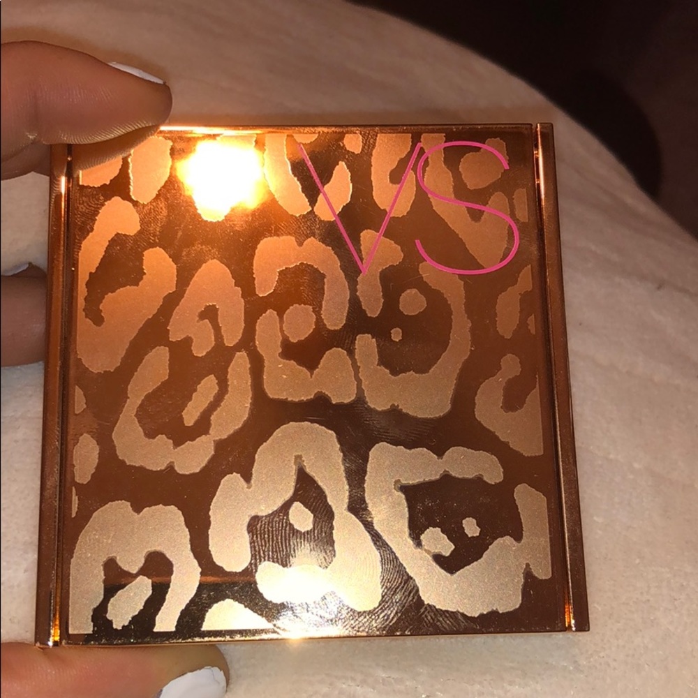 NWT VS ultimate glow face trio